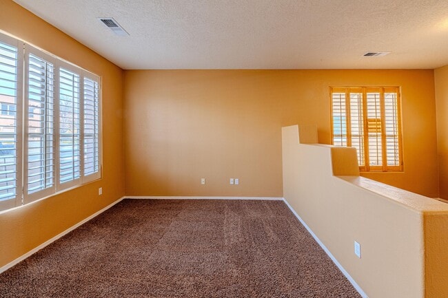 Building Photo - 10416 Rosefinch Dr NW