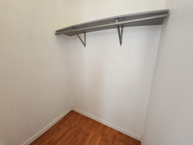 Building Photo - 9411 Windmill St