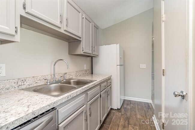 Building Photo - 6165 Meadow Rose Ln