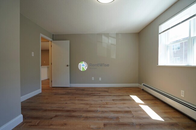 Building Photo - 965 Fellsway