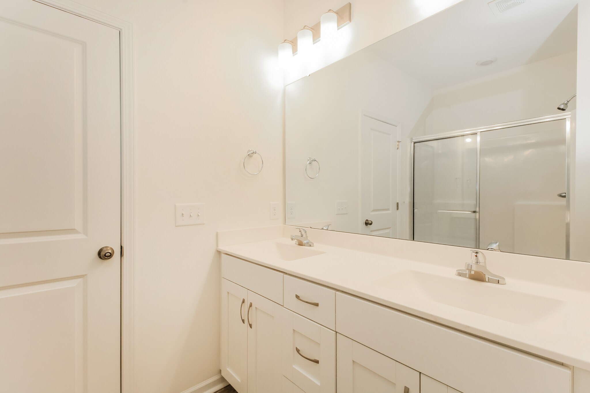 Building Photo - 1533 King St