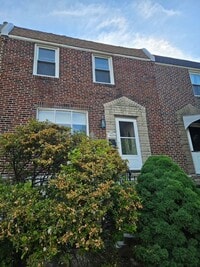 Building Photo - Gorgeous 3-Bedroom Townhome in Holmesburg! Available NOW!