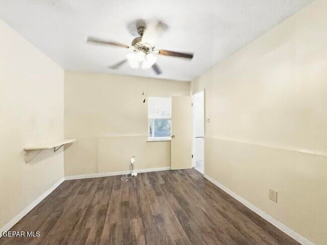 Building Photo - 921 Olive Ave
