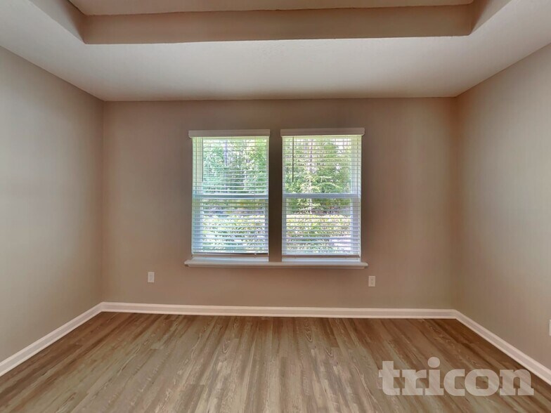 Building Photo - 470 Chandler Dr