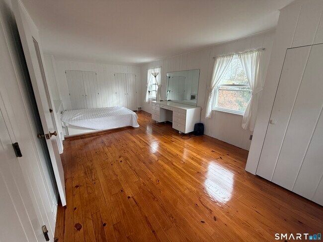 Building Photo - 5 Little Brook Rd