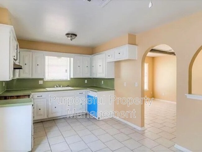 Building Photo - 809 Meadowgreen Dr