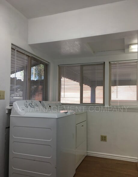 Building Photo - 576 Addison Ave W