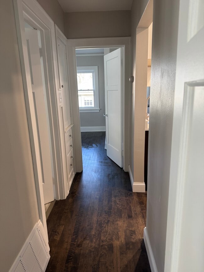 Building Photo - Mohawk Home