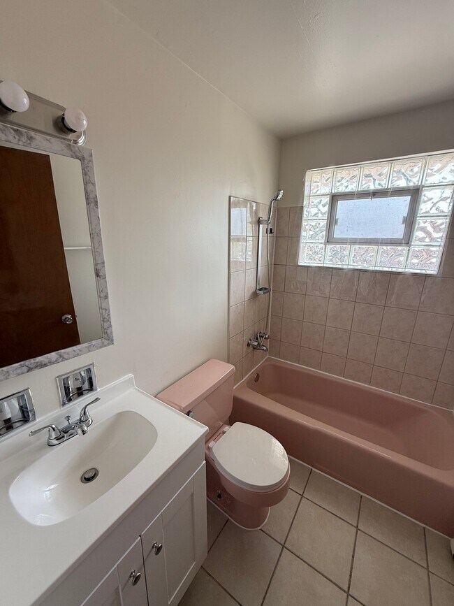 Building Photo - 3607 W 120th St