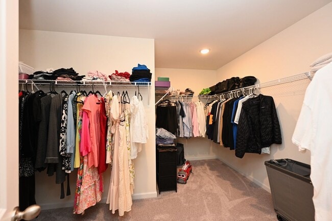 Building Photo - **RARE FIND: LIKE NEW, ONE-OWNER, 5-BED, 3-BATH HOME BUILT IN 2025 IN A NEIGHBORHOOD WITH RESORT-...