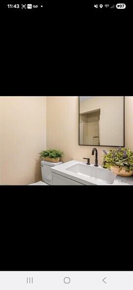 Master Bath - 1819 Bothwell St