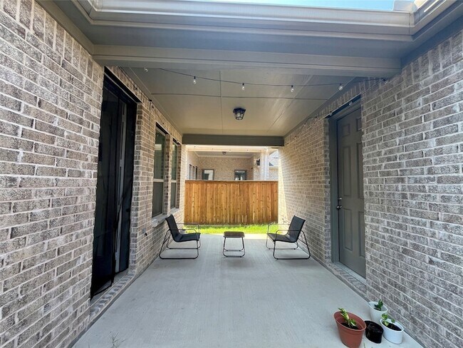 Building Photo - 3121 Casablanca St