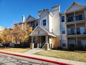 Building Photo - Perfectly Located Canyon Creek Condo - Attached Garage