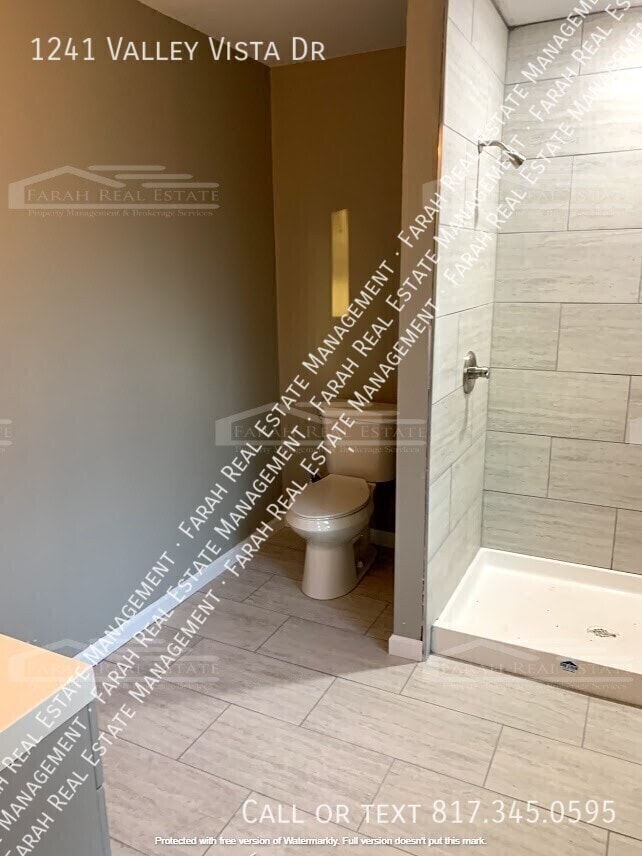 Building Photo - 1241 Valley Vista Dr