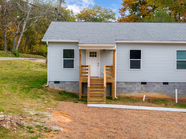 Building Photo - 6900 Seaver Dr NW
