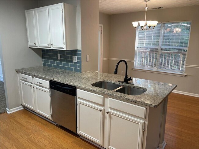 Building Photo - 4401 Dickens Ct NW