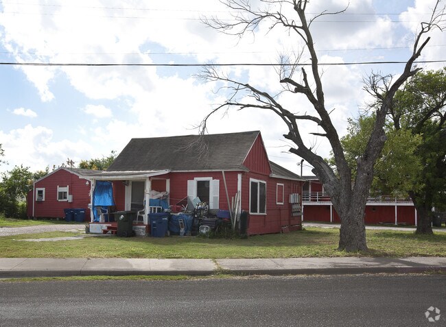 Building Photo - 3149 Highland Ave