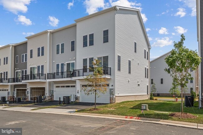 Building Photo - 42100 Picasso Sq
