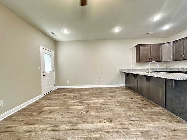 Building Photo - 1172 Meadowhill Ln
