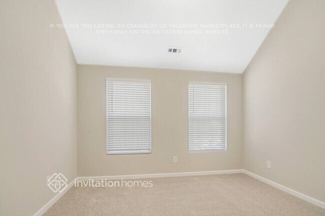 Building Photo - 914 Ujamaa Dr