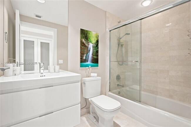 Building Photo - 17301 Biscayne Blvd