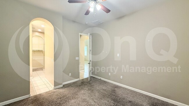 Building Photo - 1367 S Country Club Dr