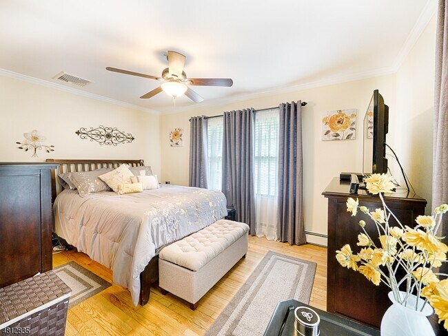 Building Photo - 32 Maple Ave