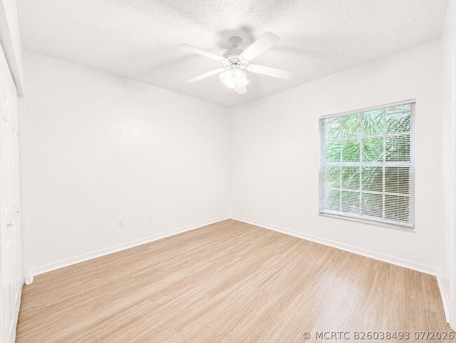 Building Photo - 5056 Lantana Rd