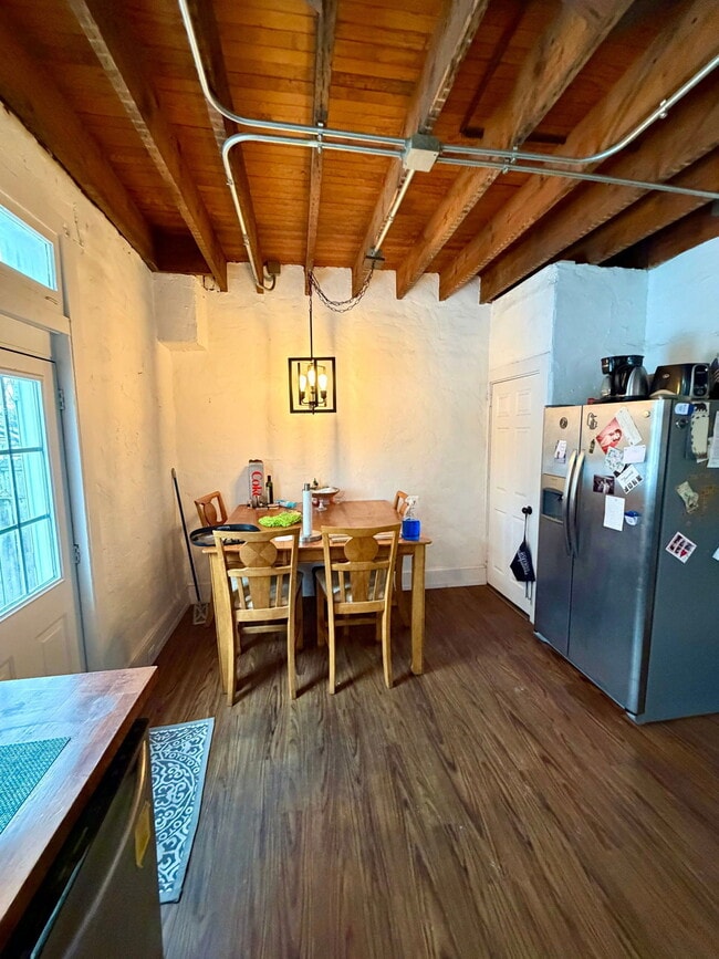 Building Photo - 34 E Liberty St