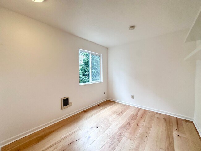 Building Photo - 15938 Quarry Rd