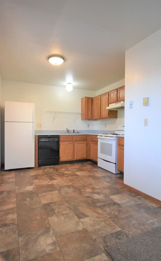 Building Photo - 2 Bed with Carport! Walk to MSU! Pet Frien...