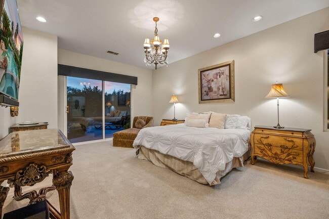 Building Photo - 727 Arrowhead Dr