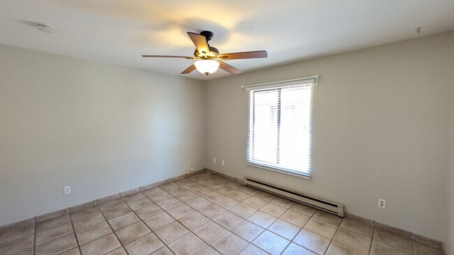 Building Photo - Reduced! Large pets ok! One bed plus office