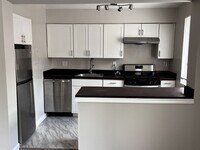 Building Photo - 2025 Move-In Special – $200 Off First Mont...