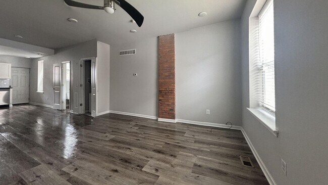 Building Photo - Modern 3-Bed Philly Row Home with Charm