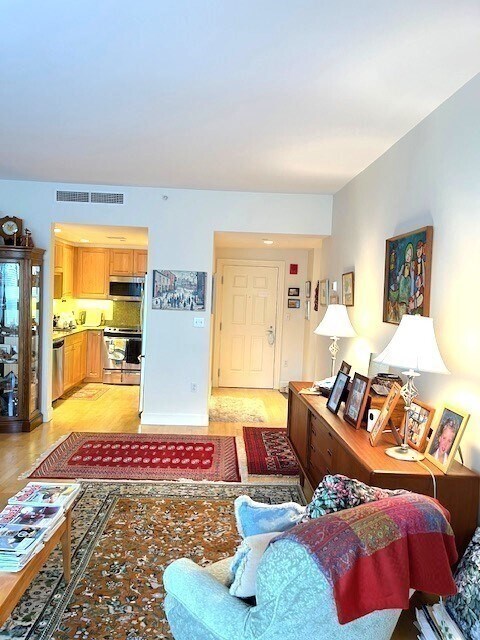 Building Photo - 10 Bowdoin St