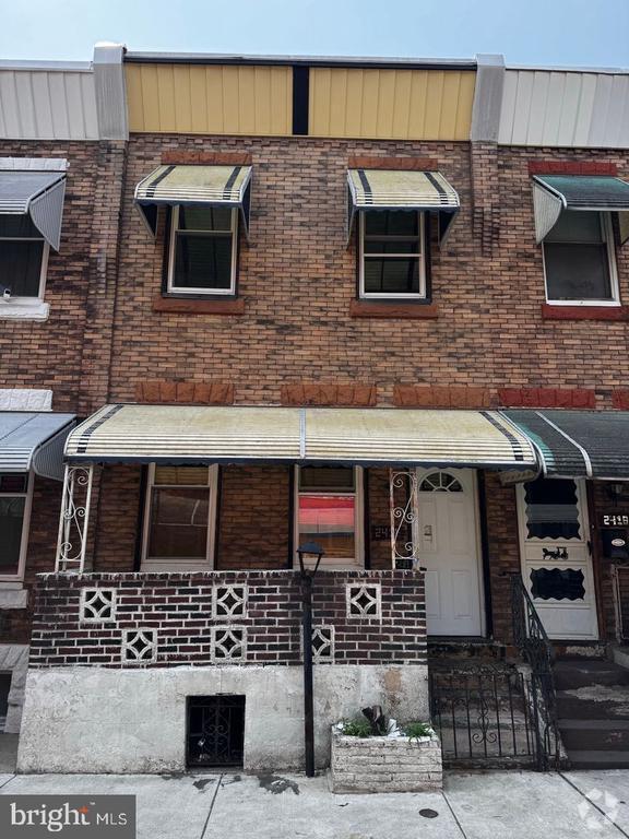 Building Photo - 2416 N Hollywood St