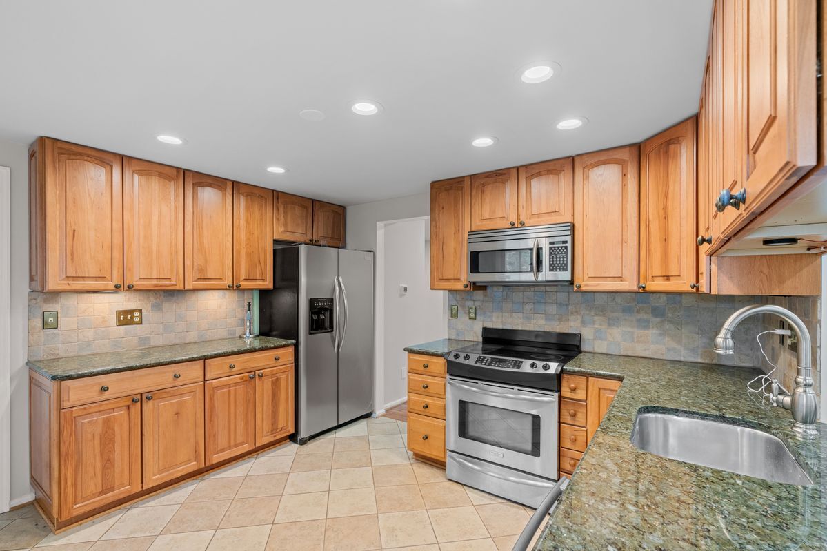 Building Photo - 12037 Stoneford Dr