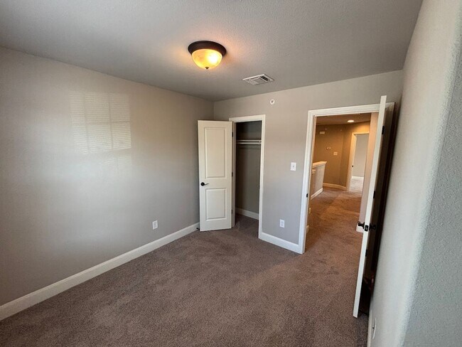 Building Photo - Stylish Townhome Near Randolph AFB – Avail...