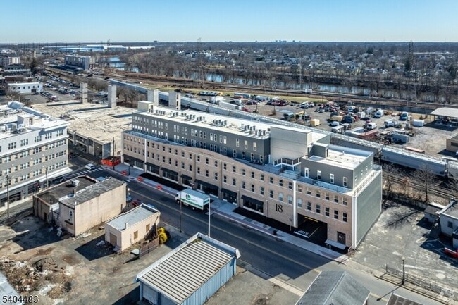 Building Photo - 18 W Main St