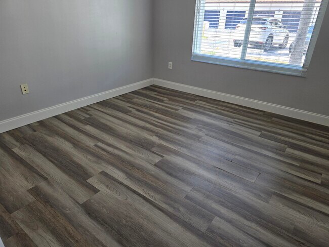 Building Photo - 701 Villa Cir
