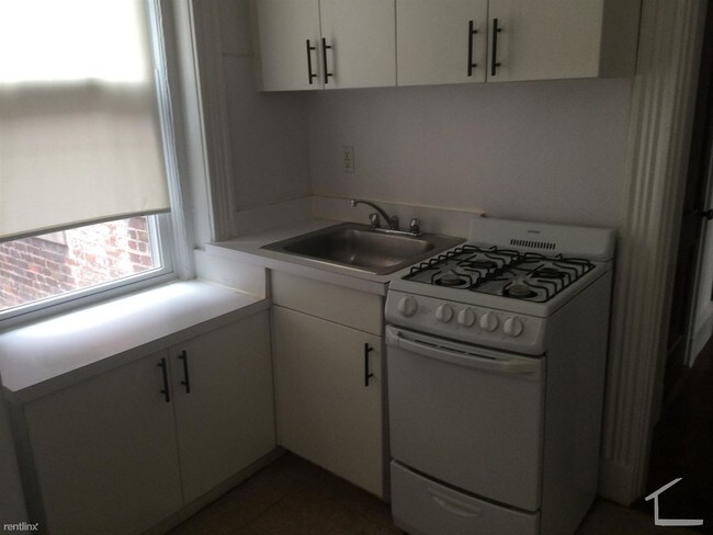 Building Photo - 120 Warren St