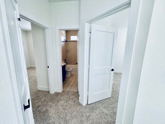 Building Photo - 15110 Dry Crk Jct Pl