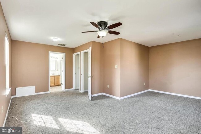 Building Photo - 2018 Cooper Point Ct