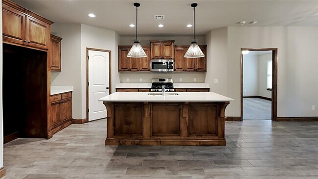 Building Photo - 7055 Richardson Ct