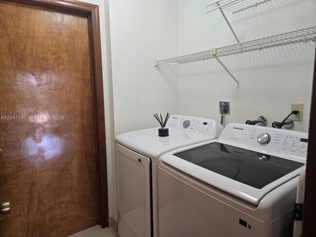 Building Photo - 15630 SW 46th Terrace