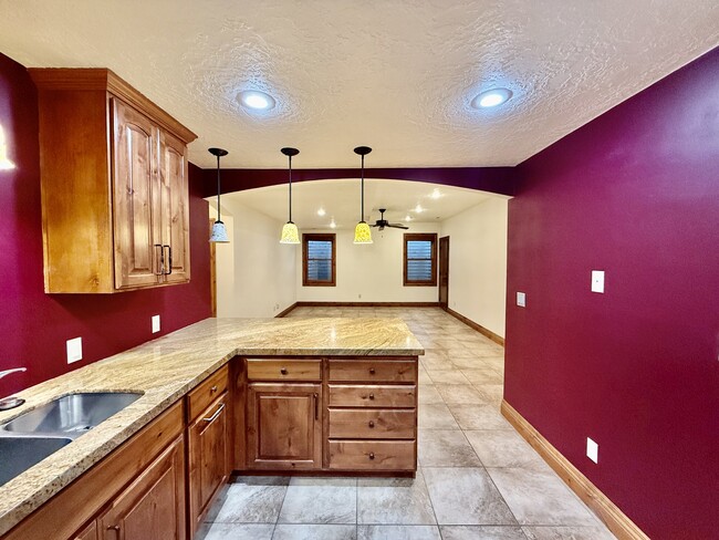 Building Photo - 6819 S Greenfield Way