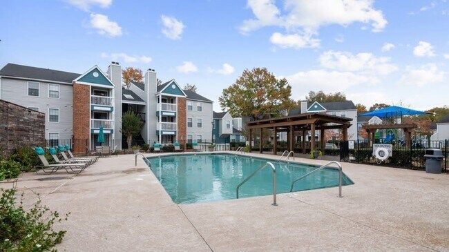 Building Photo - 2300 Village Lake Dr