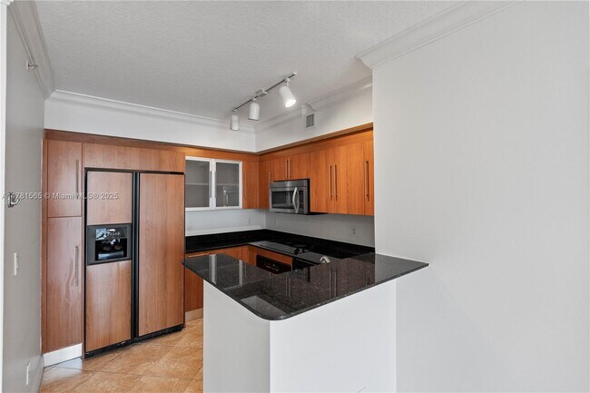 Building Photo - 325 S Biscayne Blvd