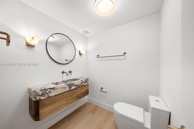 Building Photo - 5255 Collins Ave